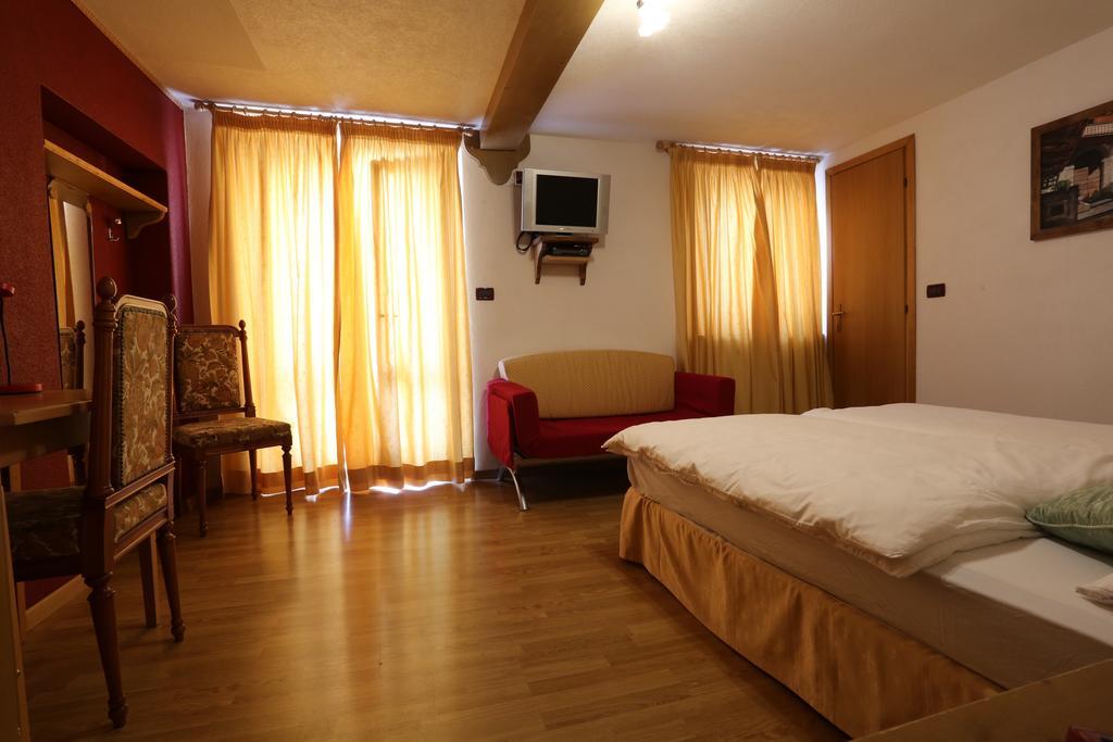 Albergo Centrale Forni di Sopra Pokoj fotografie